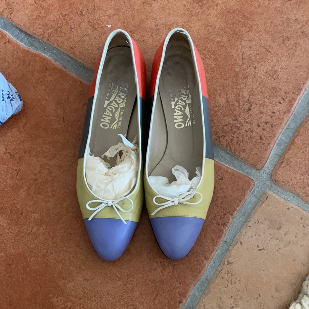 Vintage 1992 Salvatore Ferragamo clockblock women’s curiosa flats